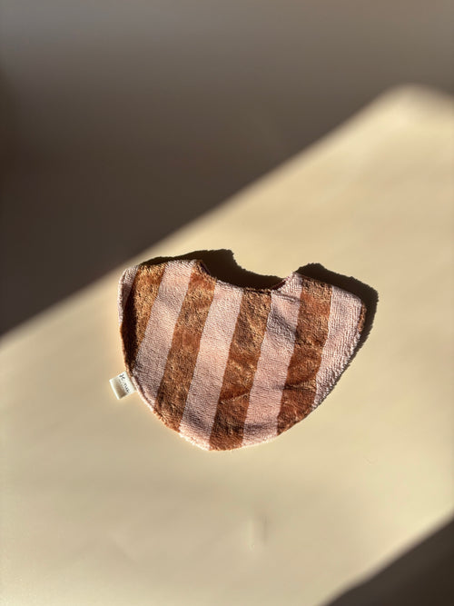 Babero rayas rosa y marrón