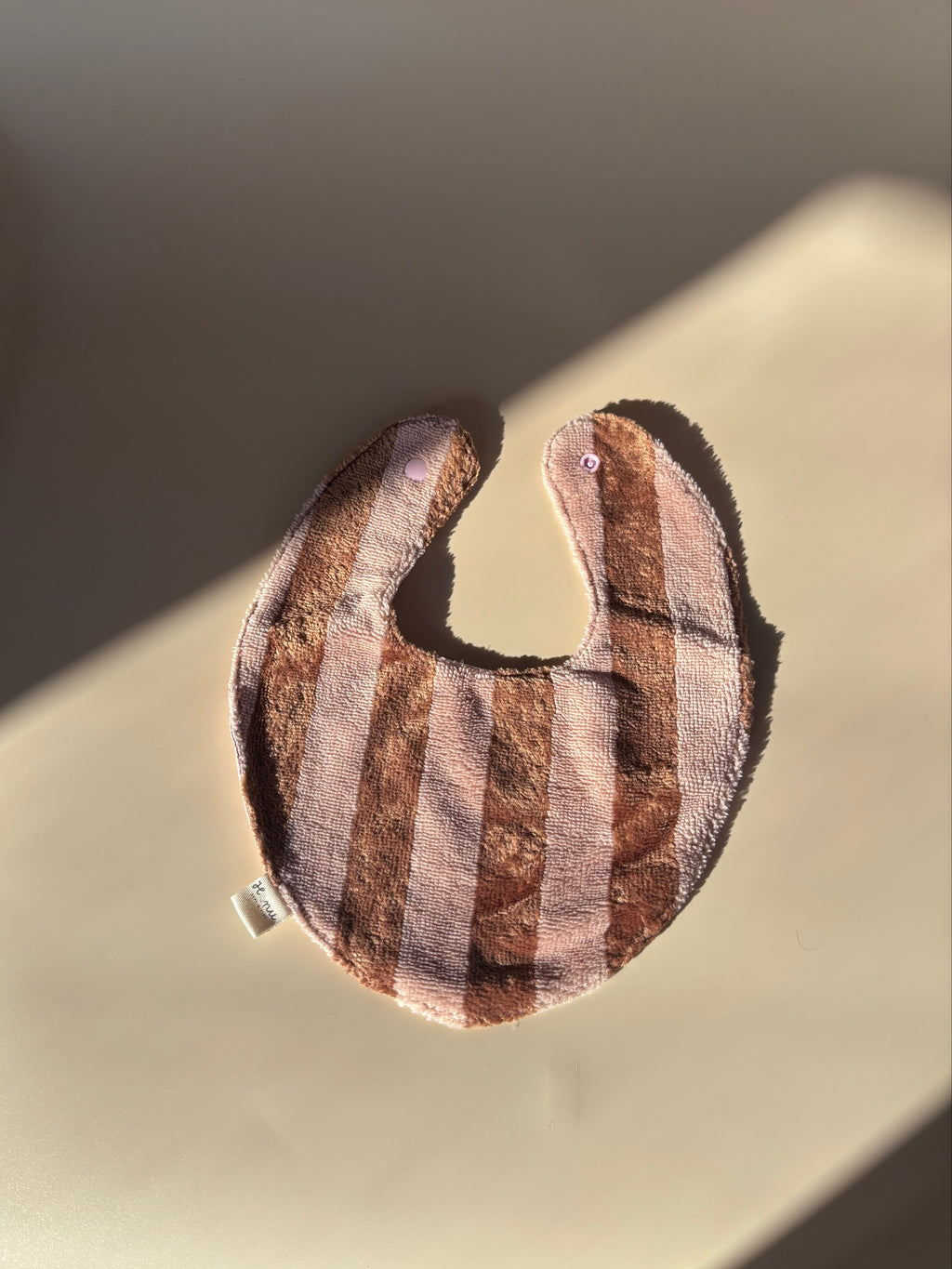 Babero rayas rosa y marrón